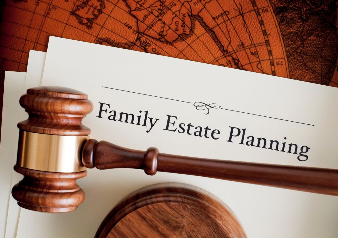 estate planning lawyer
